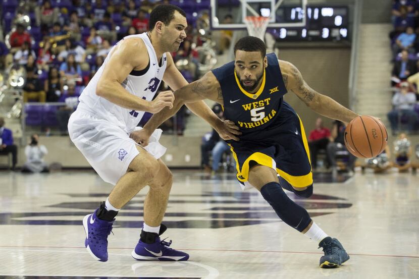 FORT WORTH, TX - JANUARY 4: Jaysean Paige #5 of the West Virginia Mountaineers drives to the...