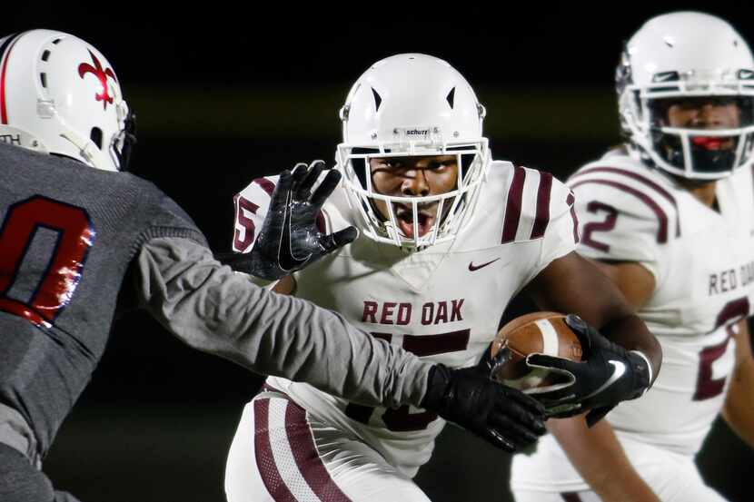 Red Oak running back C.J. Palmer (15) eyes the defense of Dallas Knights defensive tackle...