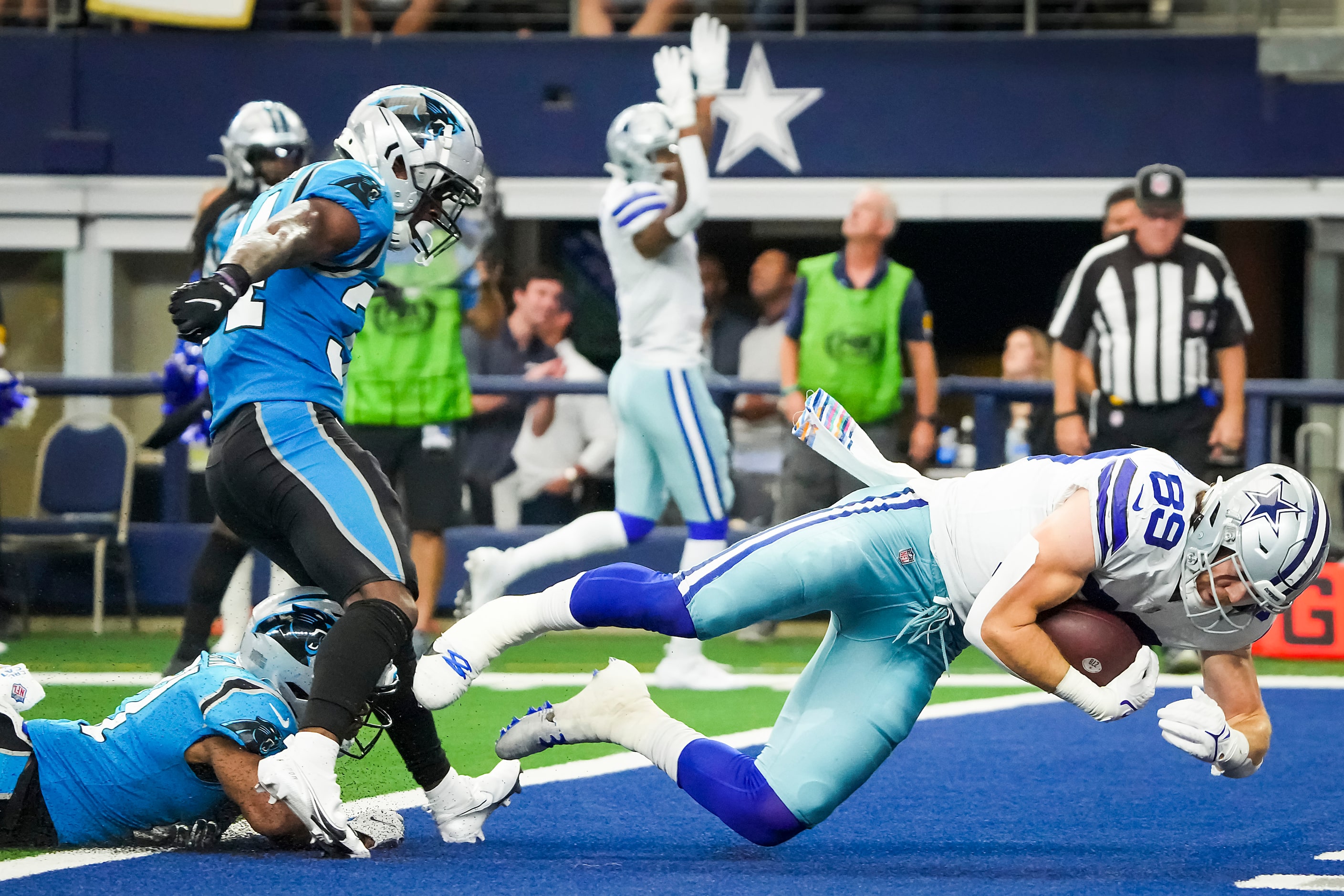 Dallas Cowboys tight end Blake Jarwin (89) scores on a touchdown  catch during the first...