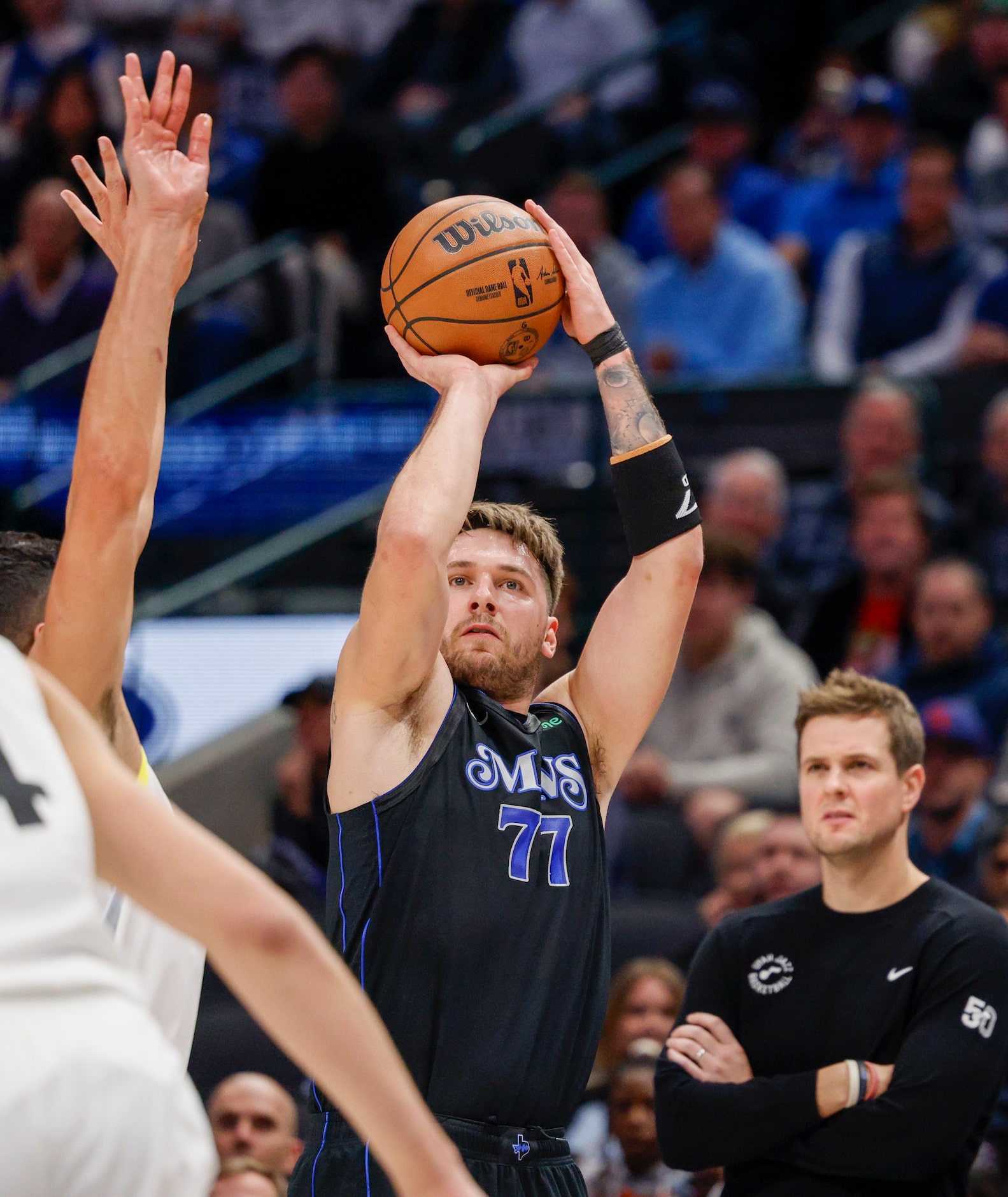 Dallas Mavericks guard Luka Doncic (77) shoots a three-pointer during the first half of an...