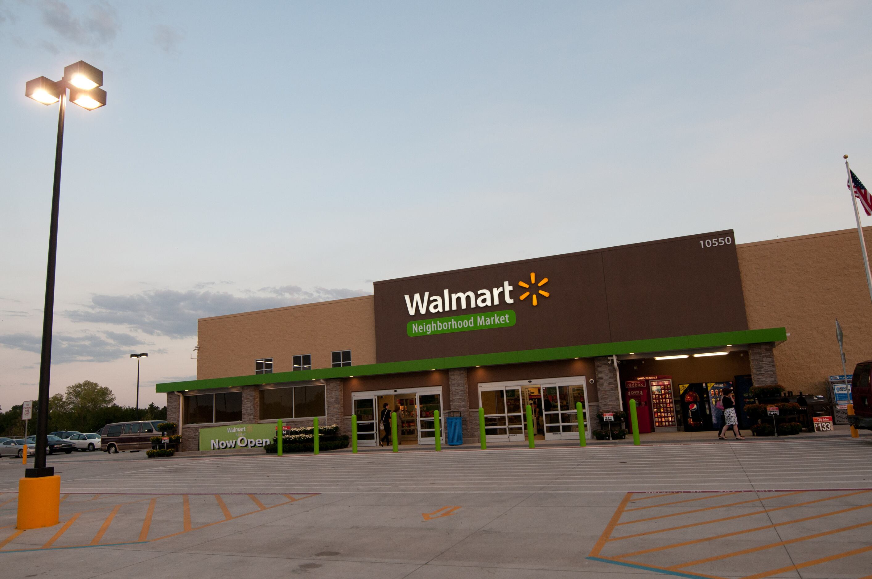 4 Walmart workers at 1 store test positive for coronavirus