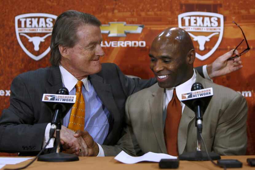 University of Texas president Bill Powers, left, introduces new Longhorns head football...