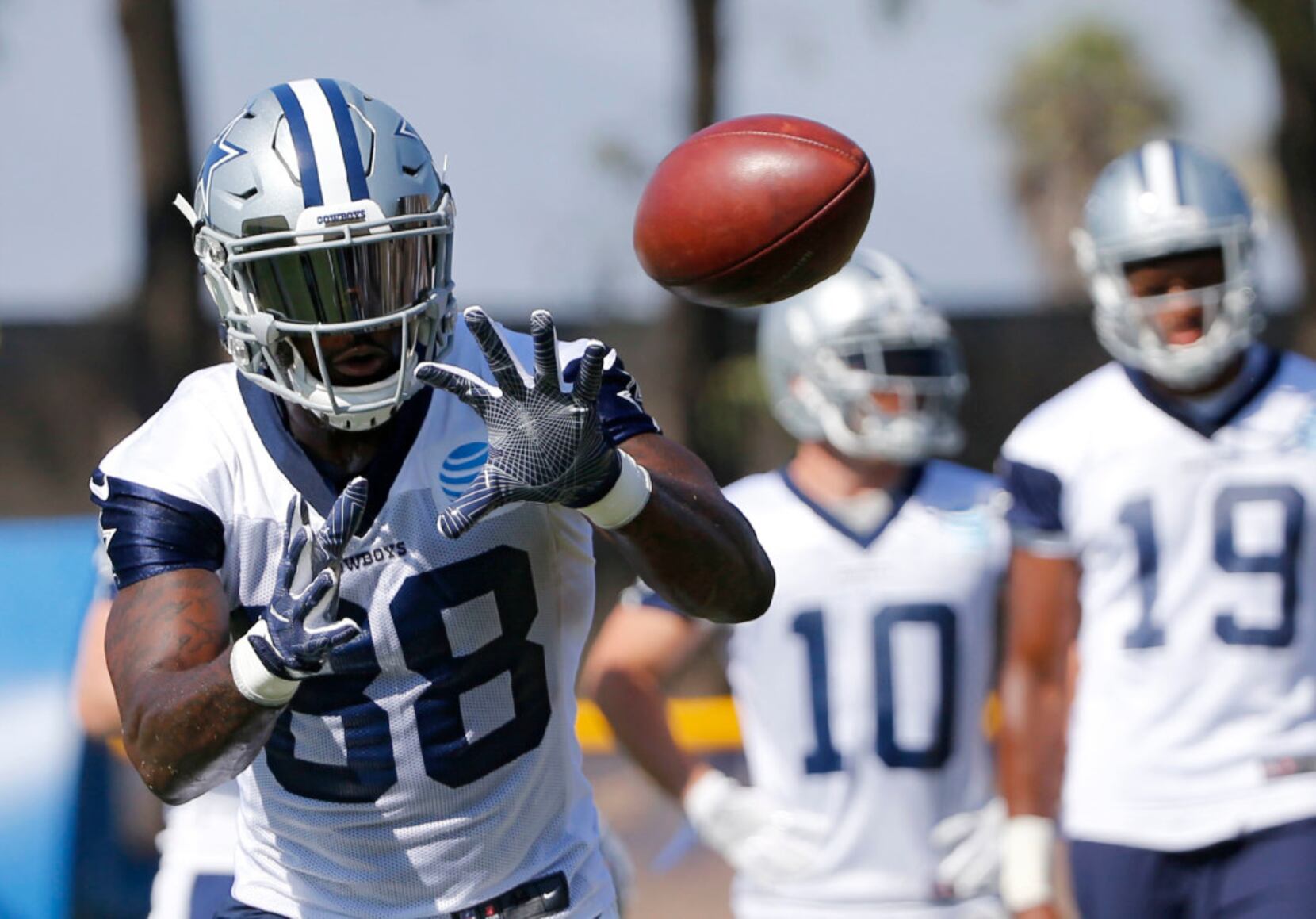 Late for Work 10/28: Dez Bryant Signing Presents Low Risk, High