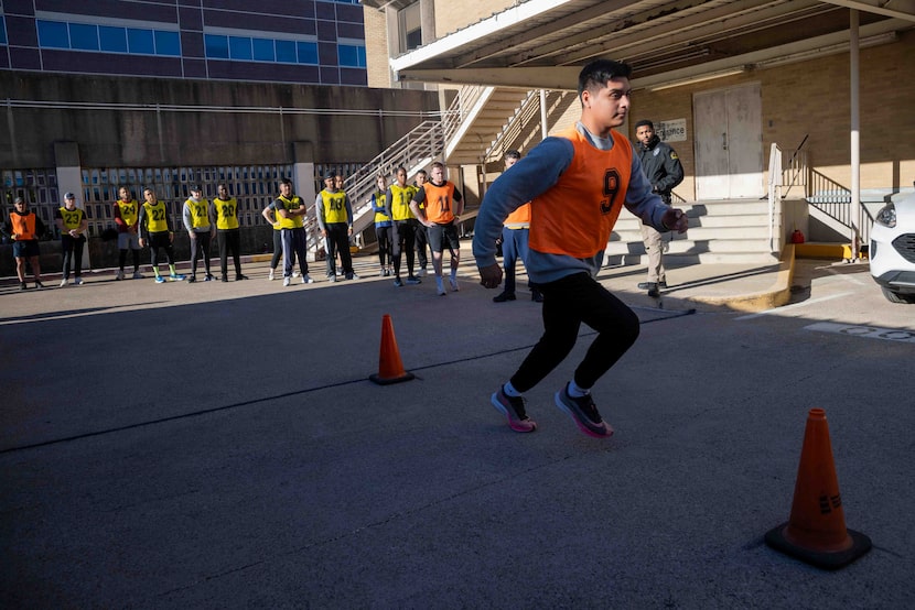 Potential Dallas Police recruits watch as Christopher Martinez of Edinburgh, TX does the...