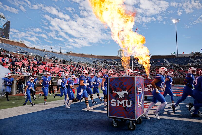 SMU players run into the field before during an NCAA college football game against the Navy...