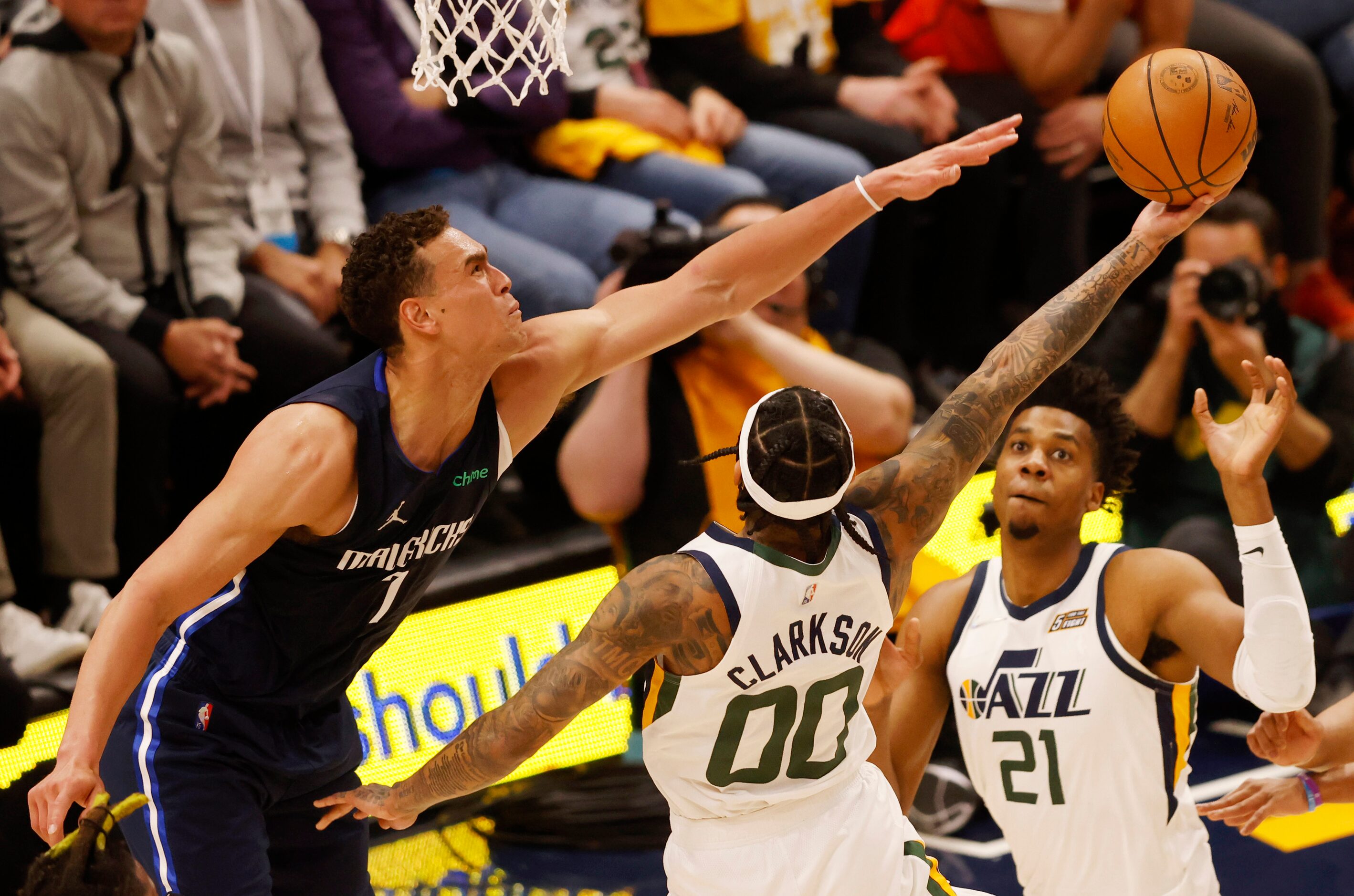 Dallas Mavericks center Dwight Powell (7) defends a shot from Utah Jazz guard Jordan...