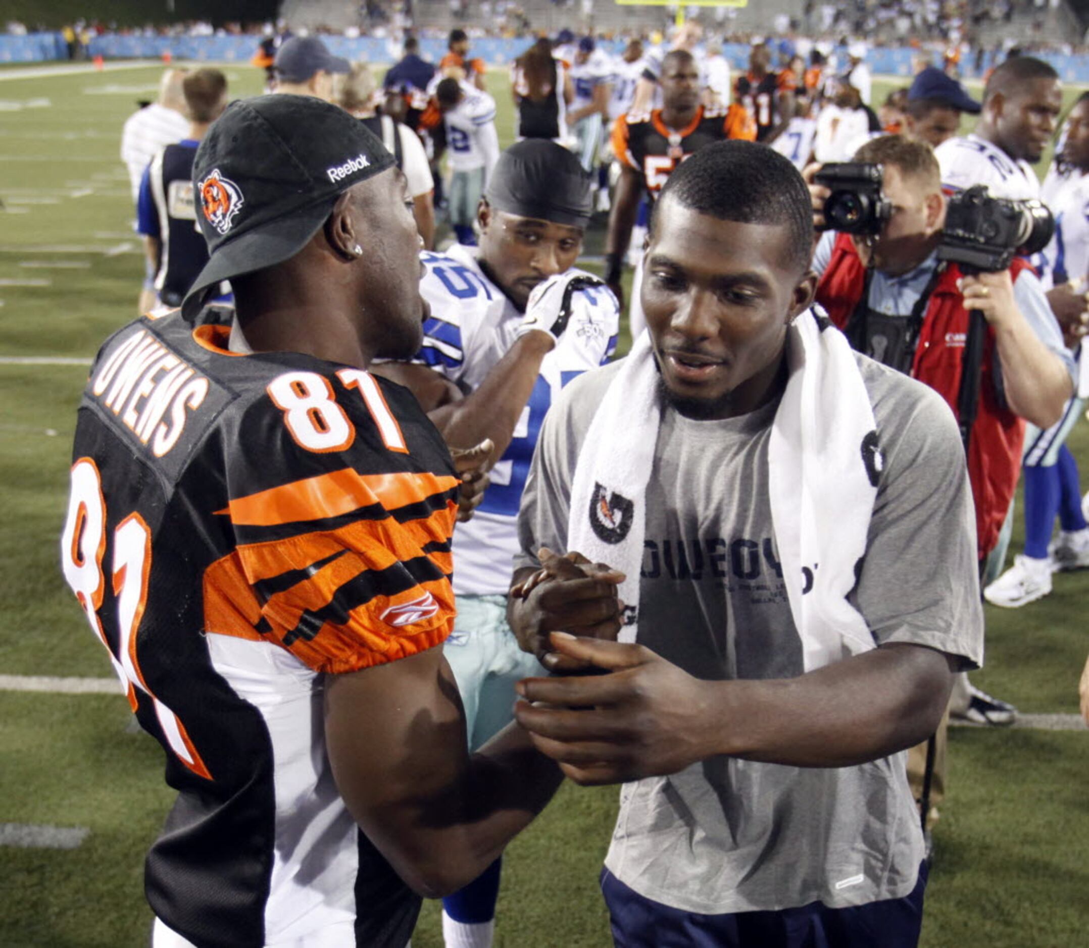 Dez Bryant responds to Terrell Owens' request to Dallas Cowboys