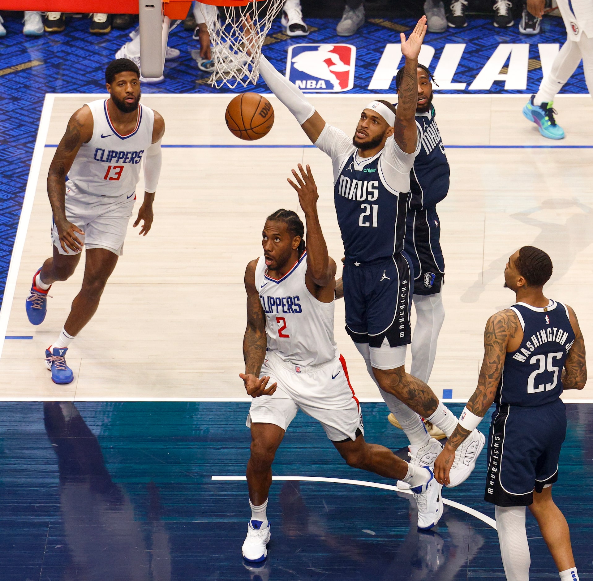 LA Clippers forward Kawhi Leonard (2) attempts a layup against Dallas Mavericks center...