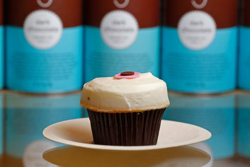 Sprinkles cupcakes has opened a shop and a cupcake vending machine at Legacy West in Plano.