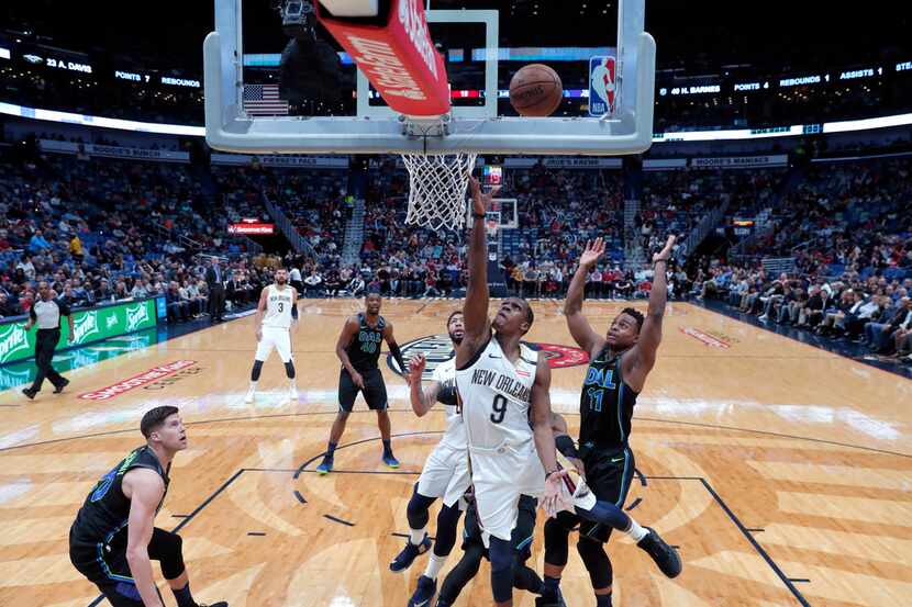 New Orleans Pelicans guard Rajon Rondo (9) goes to the basket in front of Dallas Mavericks...