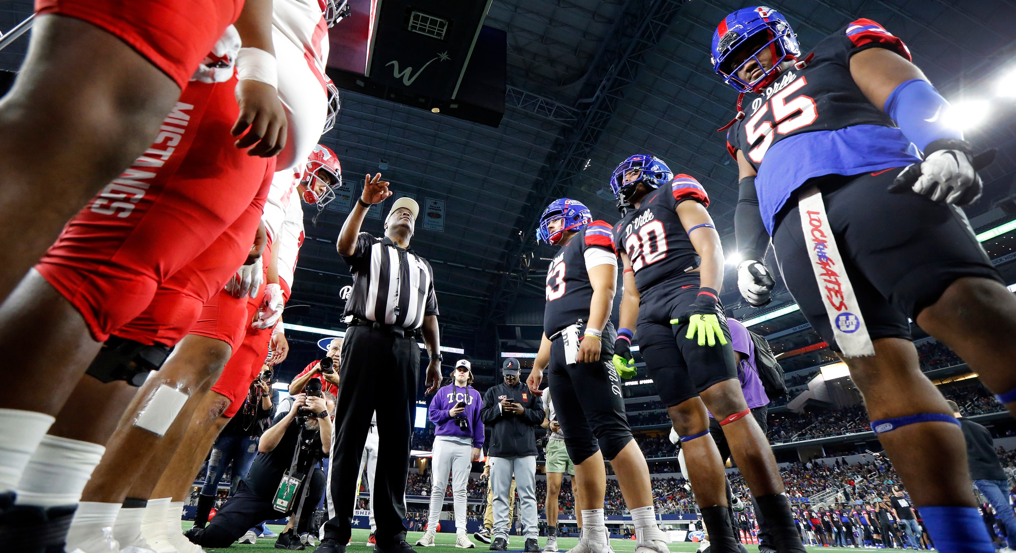 Duncanville’s Jabreohn Peters (55), Vernon Grant  (20). And Noah Ponce (53) watch as the...