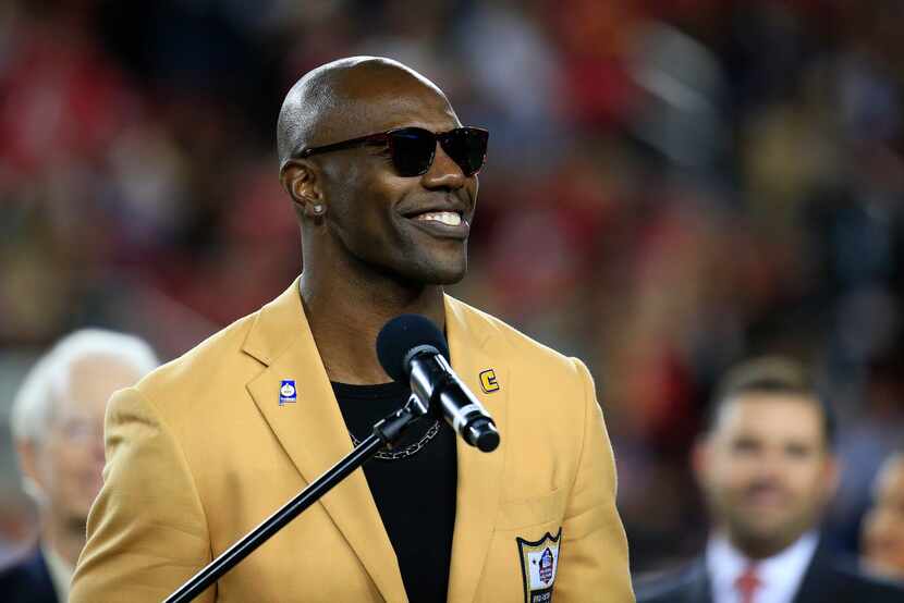 SANTA CLARA, CA - NOVEMBER 01: 2018 Hall of Fame inductee Terrell Owens speaks during a...