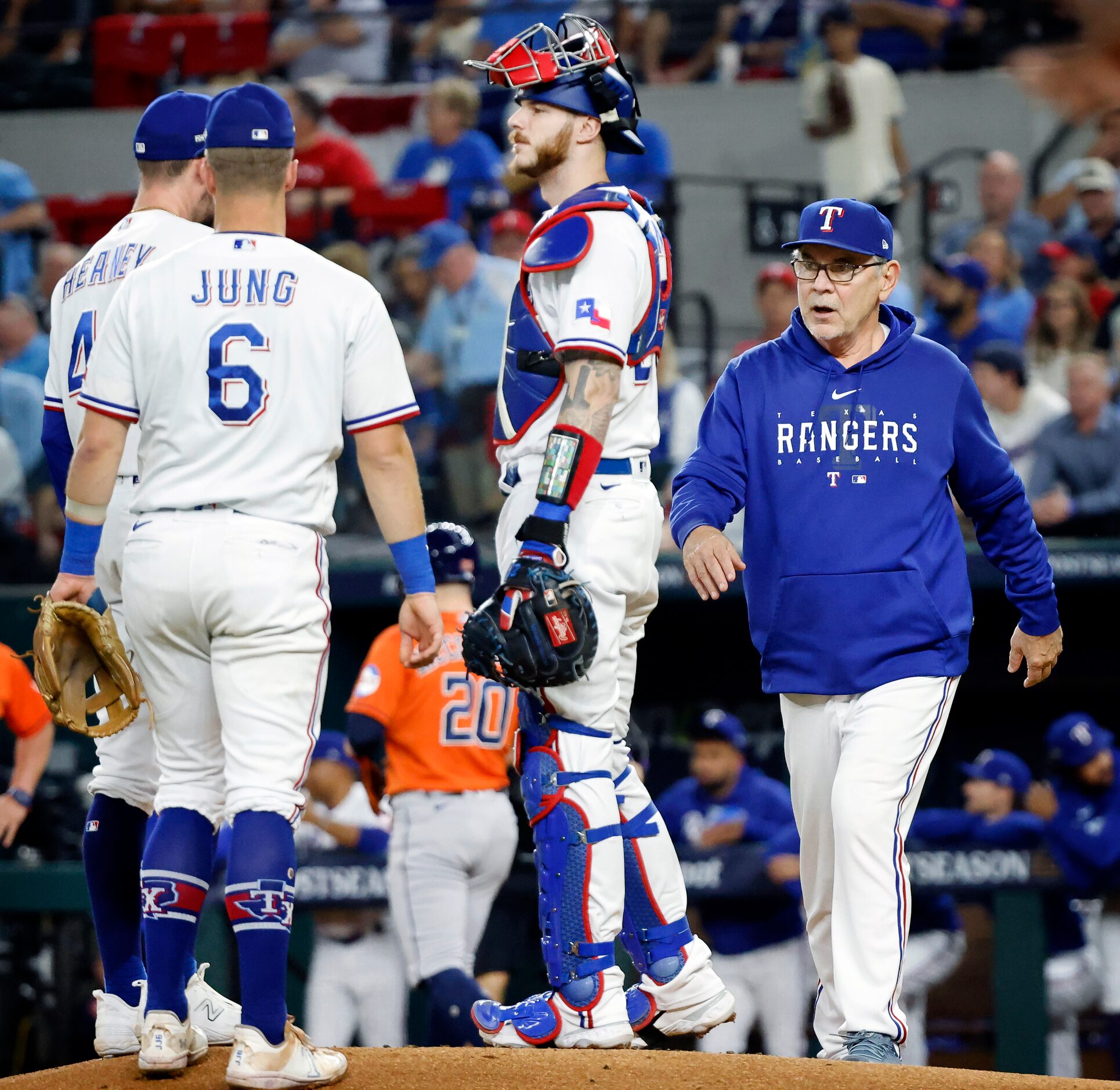 Texas Rangers manager Bruce Bochy comes to get starting pitcher Andrew Heaney (44) as he...