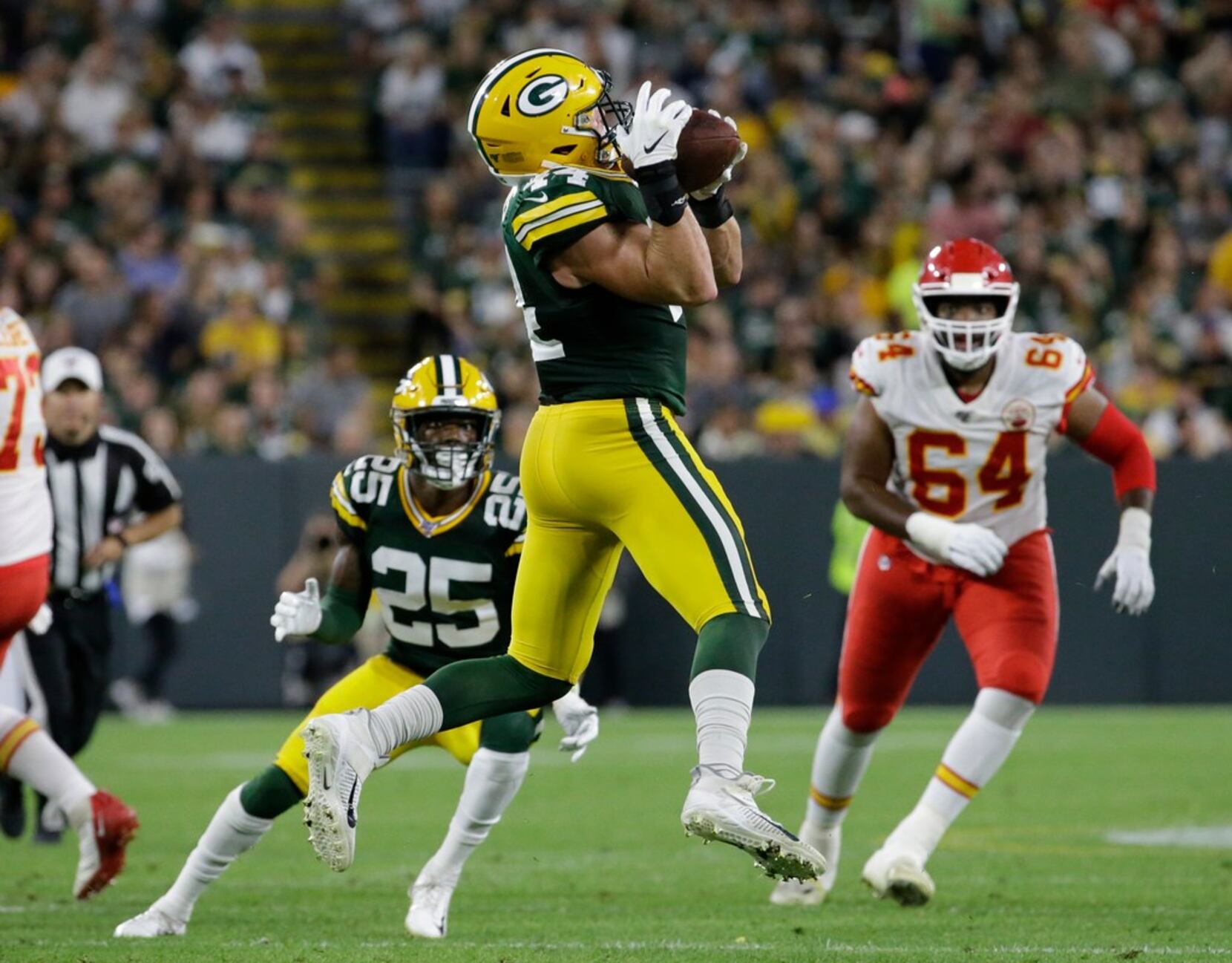 Green Bay Packers linebacker Ty Summers (44) warms up before an NFL  football game against the Dallas Cowboys in Arlington, Texas, Sunday, Oct.  6, 2019. (AP Photo/Michael Ainsworth Stock Photo - Alamy