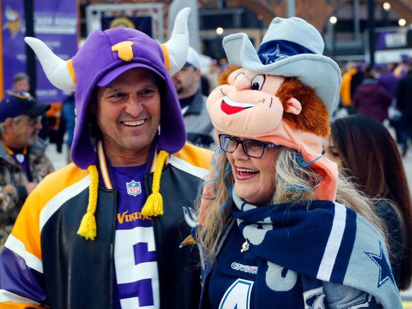 Dallas Cowboys fan Laurriee Bentson (left) and her fiancÅ½ and Minnesota Vikings fan Jimmy...
