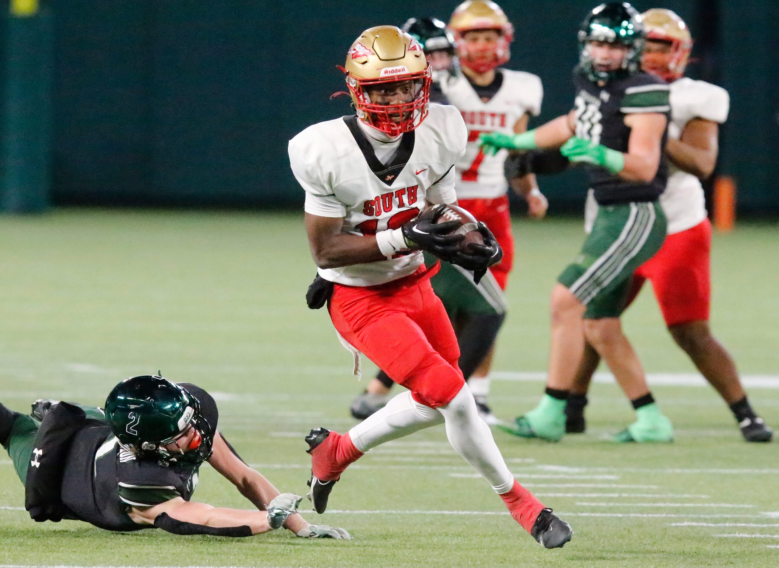 South Grand Prairie High School wide receiver Matthew Ramirez (10) runs after a catch during...