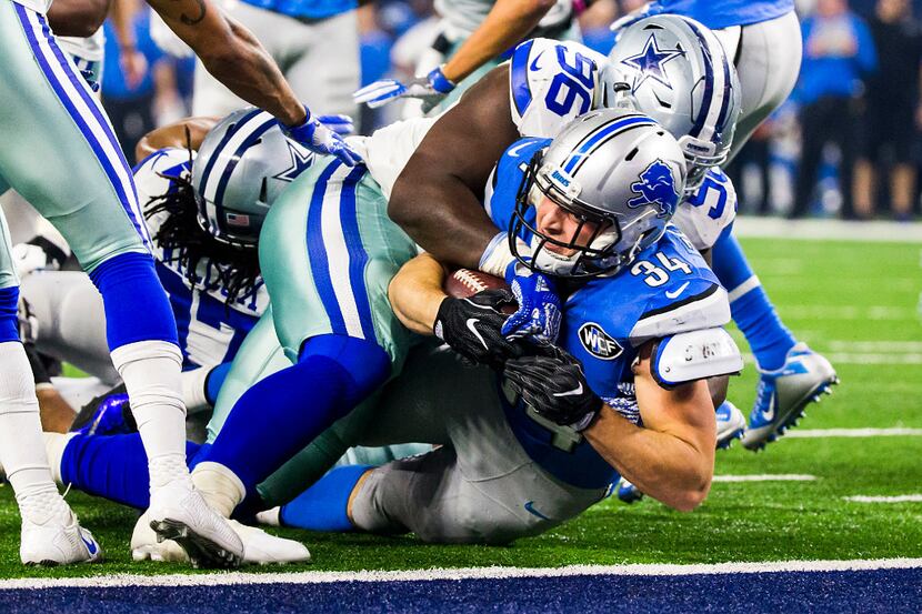Detroit Lions fullback Zach Zenner (34) gets in to the end zone for a touchdown past Dallas...