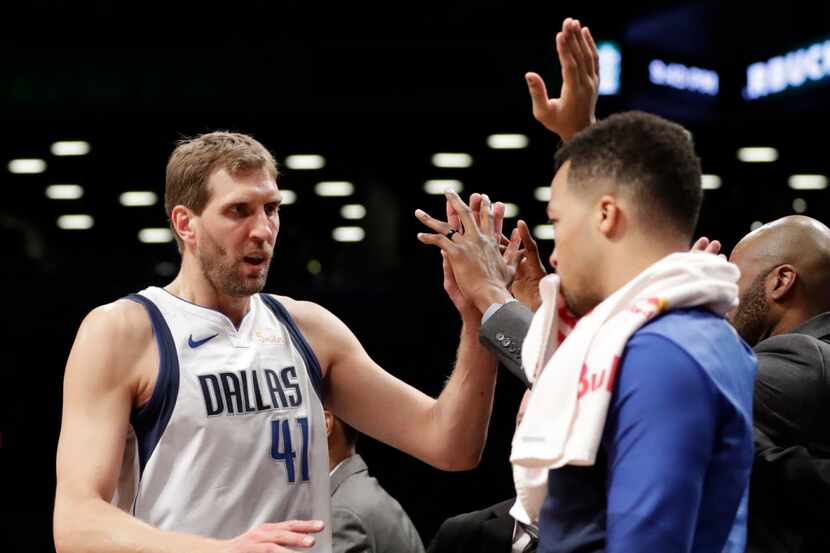 Dirk Nowitzki (41) y los Dallas Mavericks tendrán su evento anual Los Mavs este domingo. (AP...