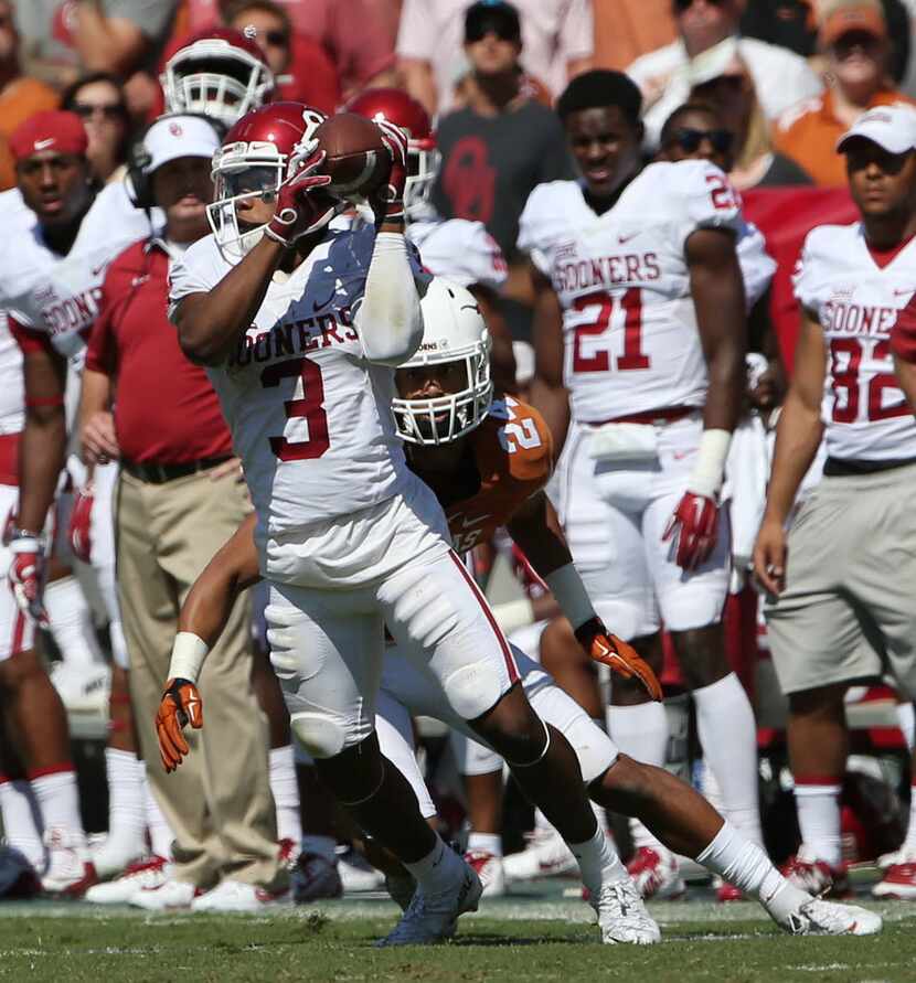 Oklahoma Sooners wide receiver Sterling Shepard catches a pass against Texas. (Andy...