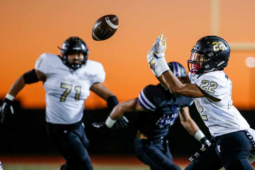 The Colony junior wide receiver Christian Gonzalez (22) is unable to catch a pass during the...
