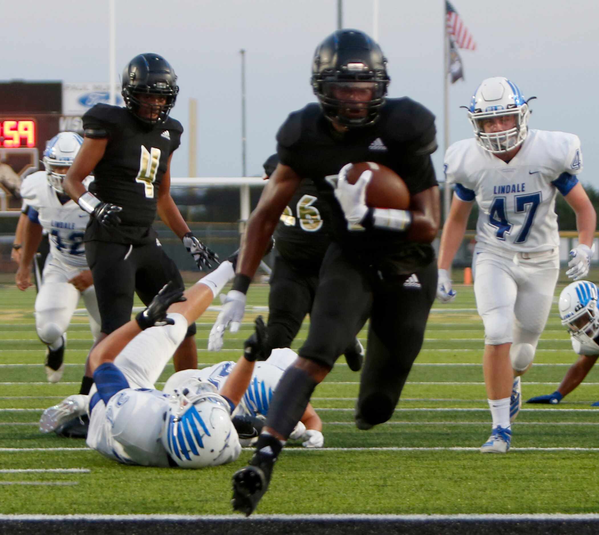 Kaufman running back Braxton Garmon (11) bolts into the end zone for a rushing touchdown...