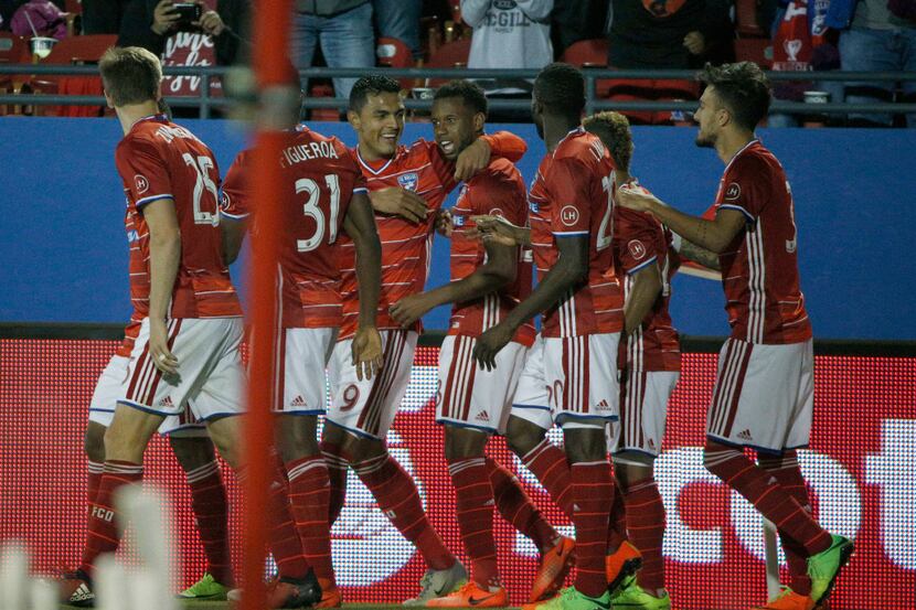 Teammates congratulate Kellyn Acosta (23) after scoring on a free kick against Pachuca...