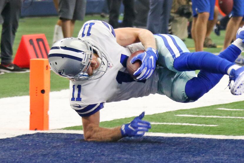 Dallas Cowboys wide receiver Cole Beasley (11) catches a first-quarter touchdown pass in...