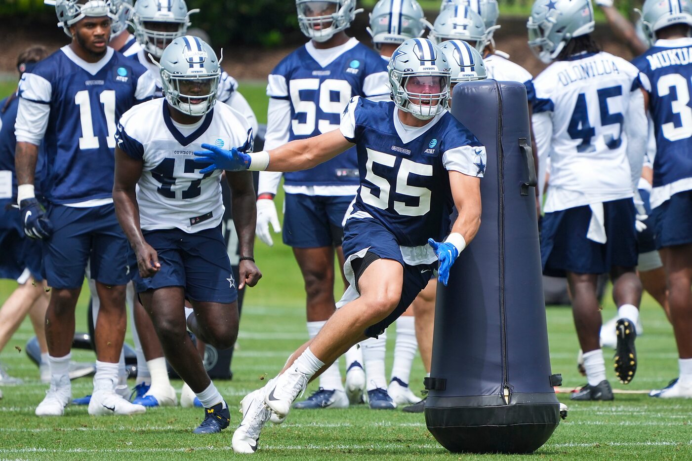 Dallas Cowboys linebacker Leighton Vander Esch (55) runs a drill during a minicamp practice...