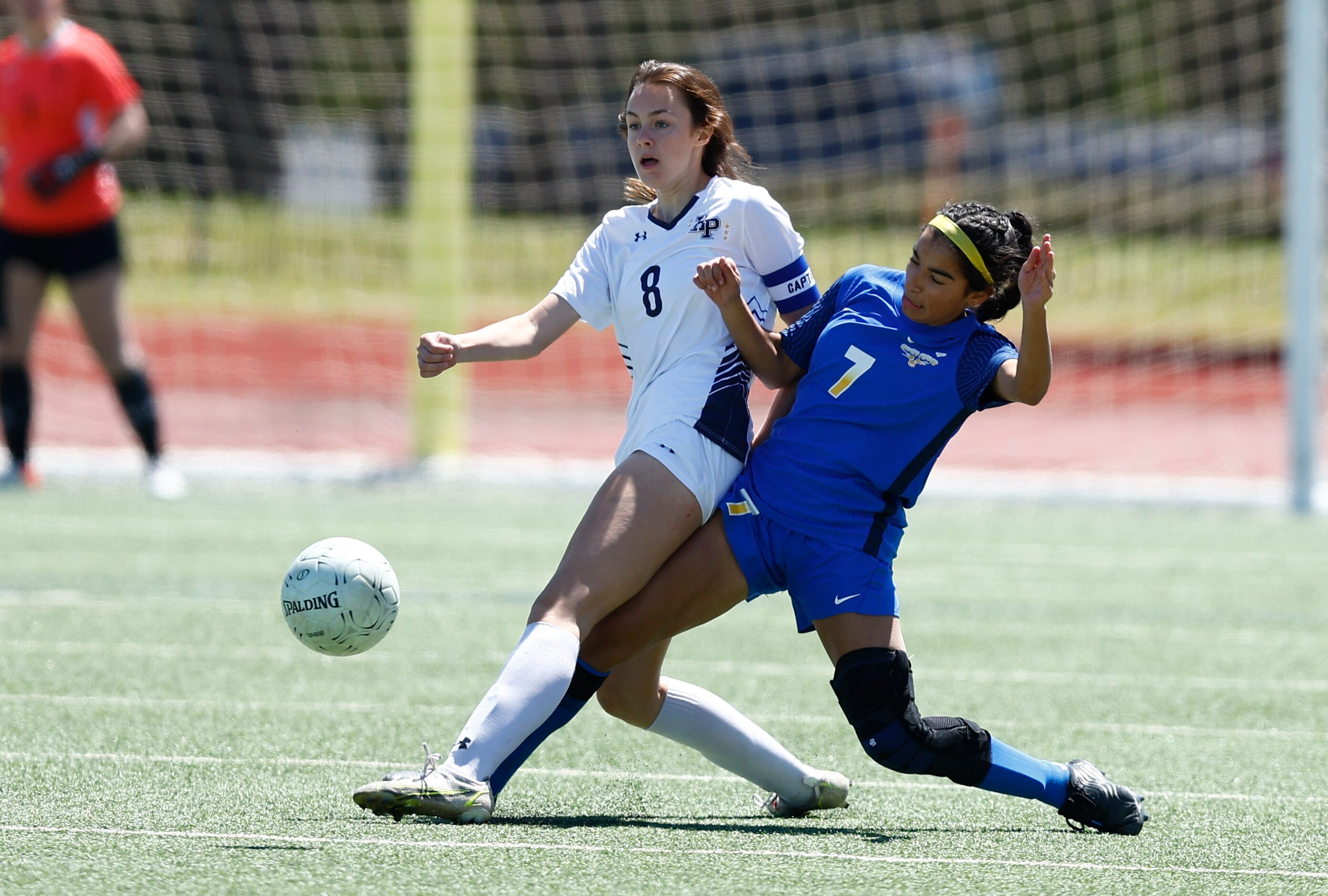 Highland Park’s Hattie Patterson (8) and Frisco’s Luci Rodriguez (7) battle for the ball...