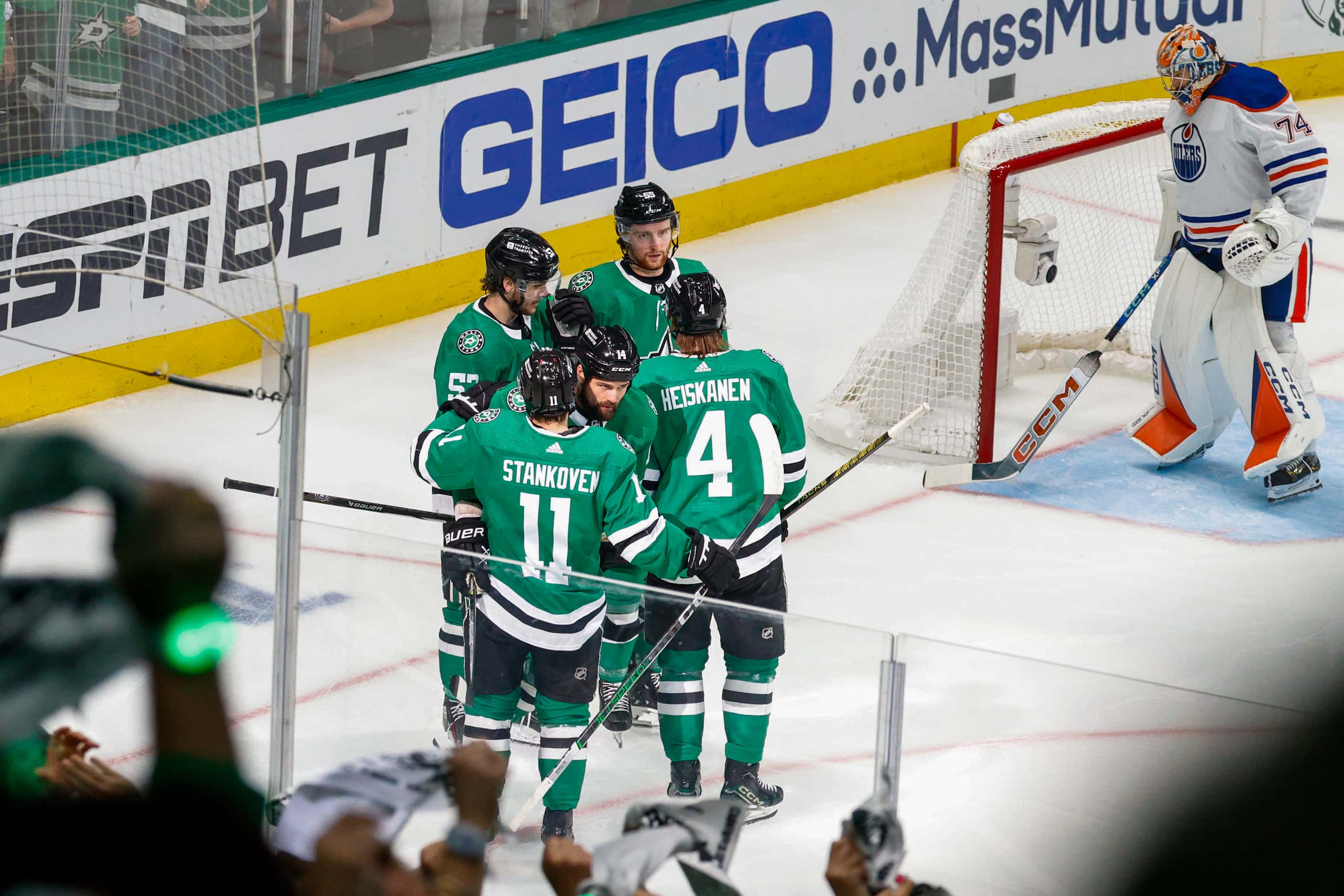 Dallas Stars left wing Jamie Benn (14) celebrates with his teammates after he scored a goal...