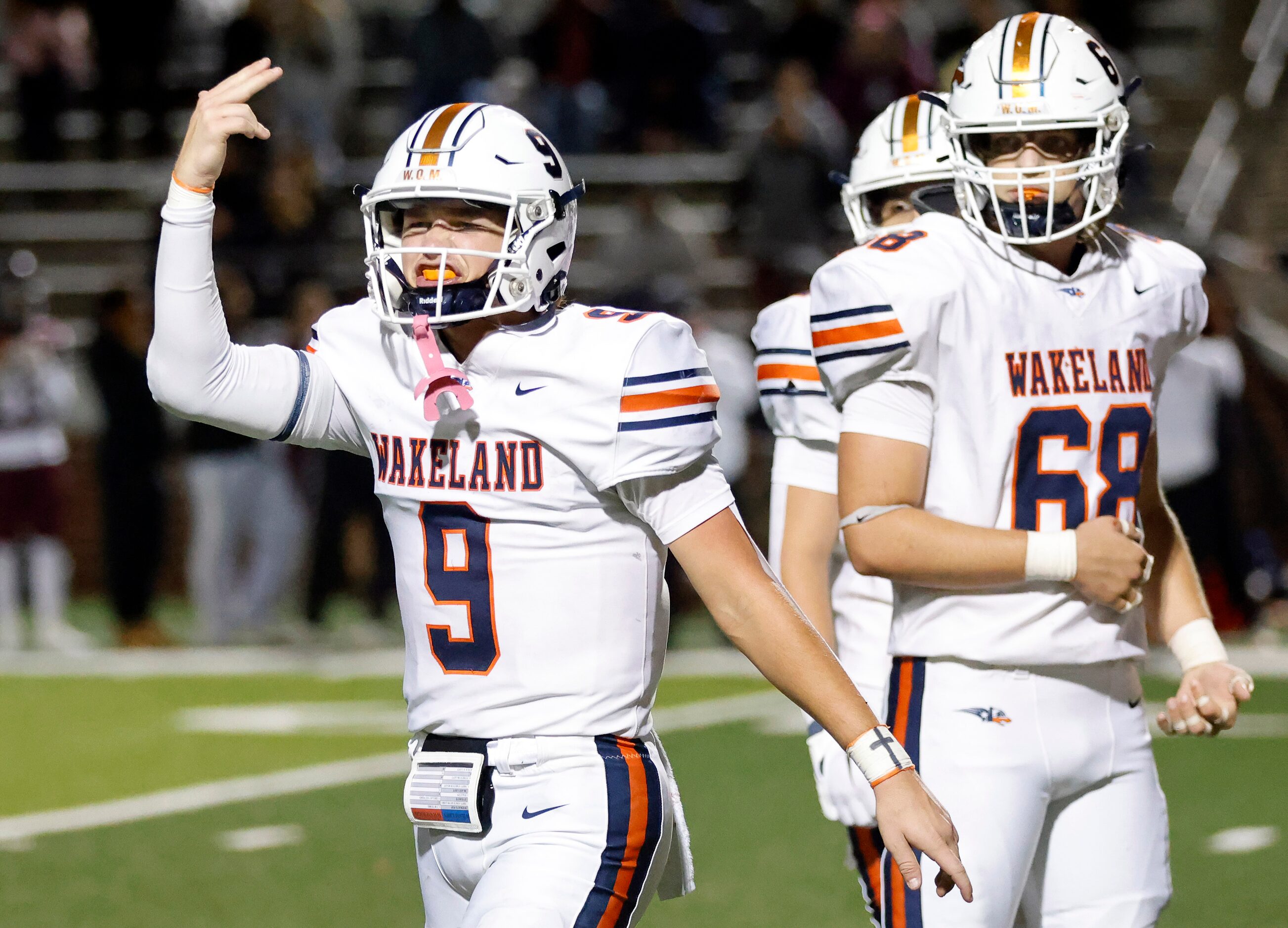 Frisco Wakeland quarterback Brennan Myer (9) gets th crowd fired up after they need a couple...