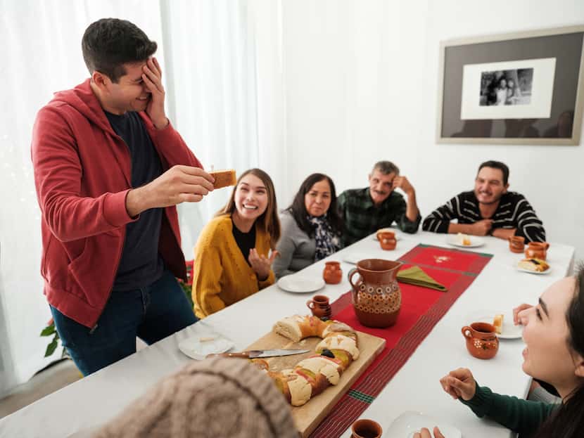 Entire families gather around a Rosca de Reyes for the last celebration of the season.