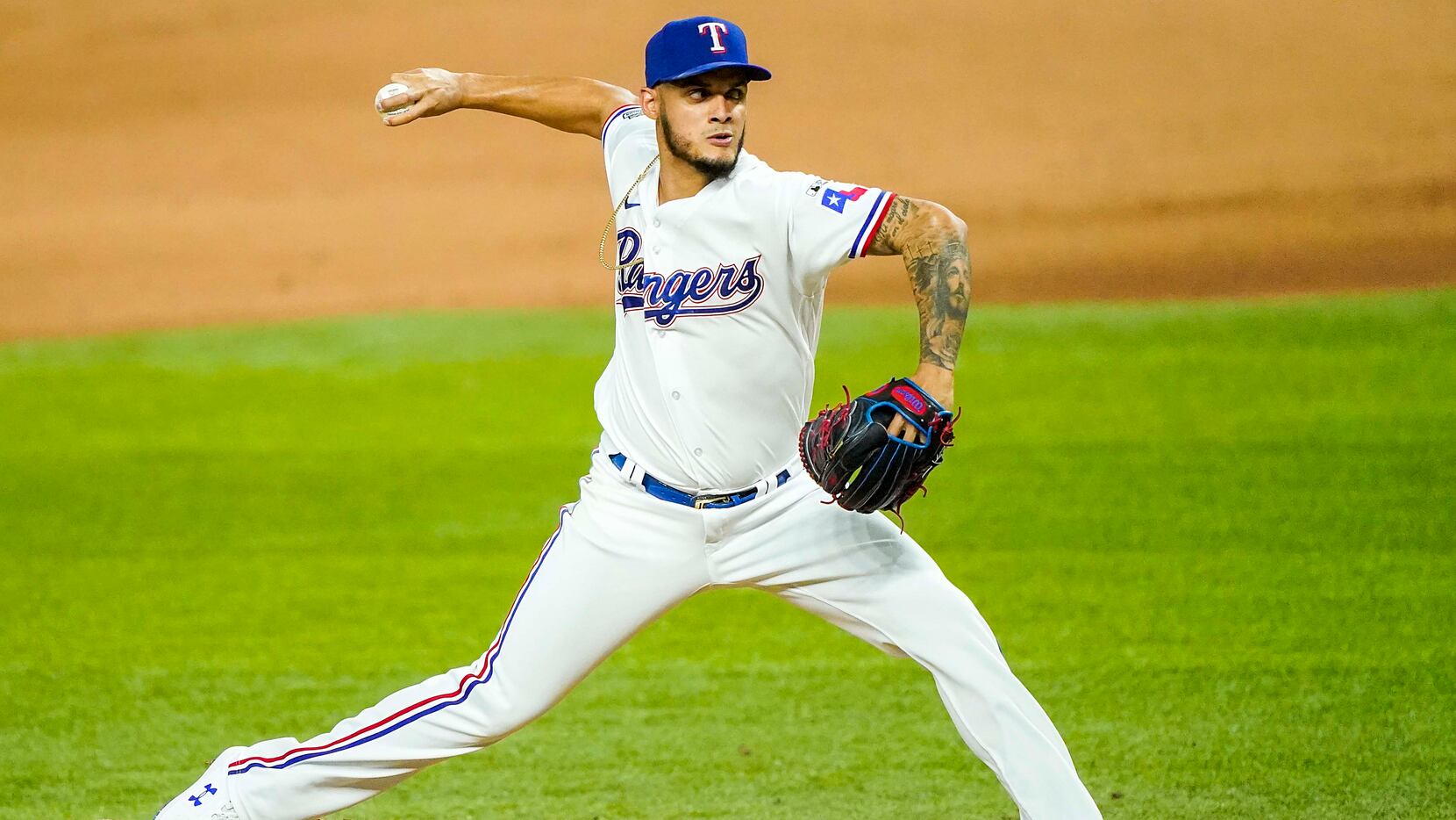 What Jonathan Hernandez can do to make Texas Rangers playoff