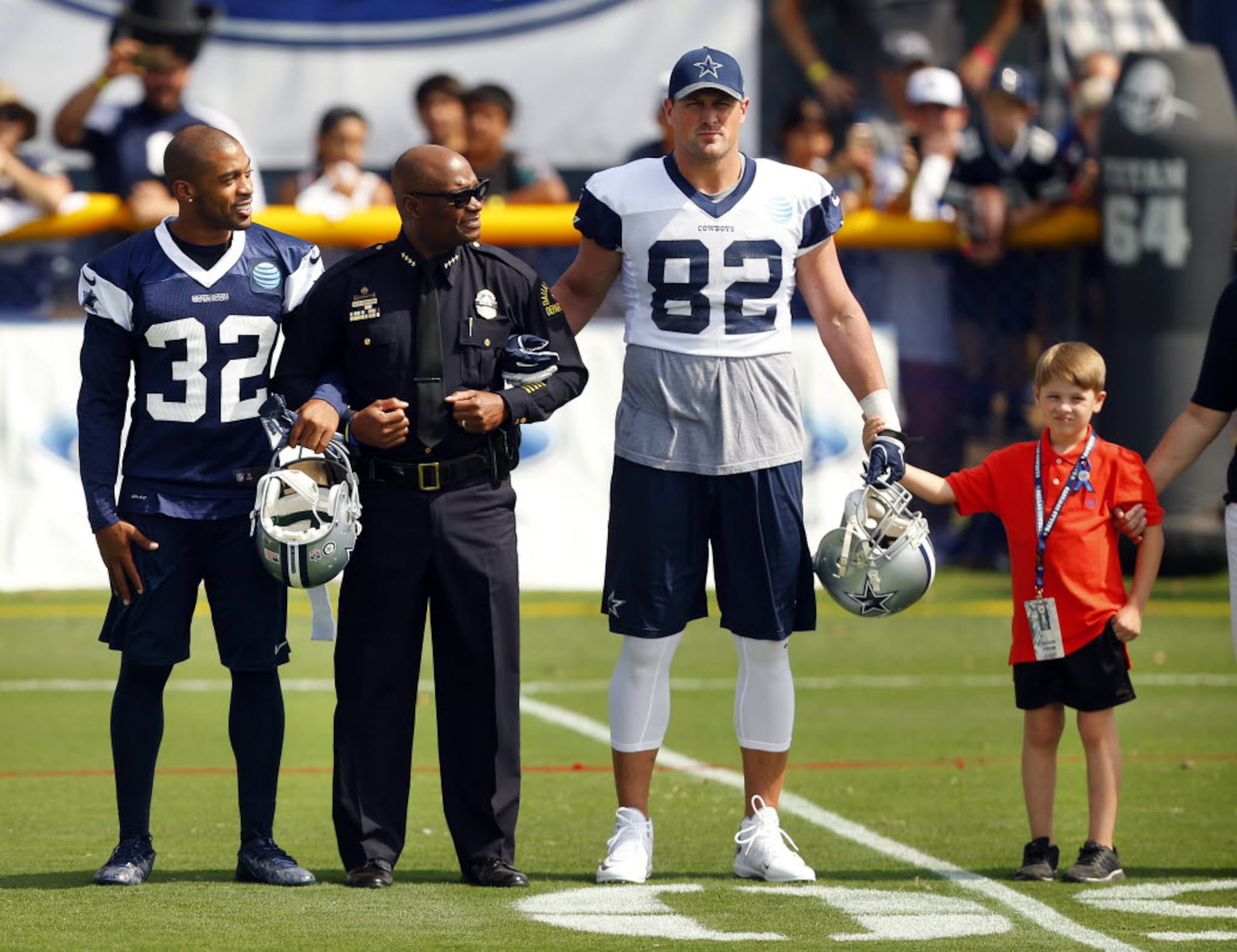 Dallas Cowboys tight end Jason Witten (82) prior to the NFL football game  between the Philadelphia Eagles and Dallas Cowboys at Cowboys Stadium in  Arlington, Texas. (Credit Image: © Steven Leija/Southcreek  Global/ZUMApress.com