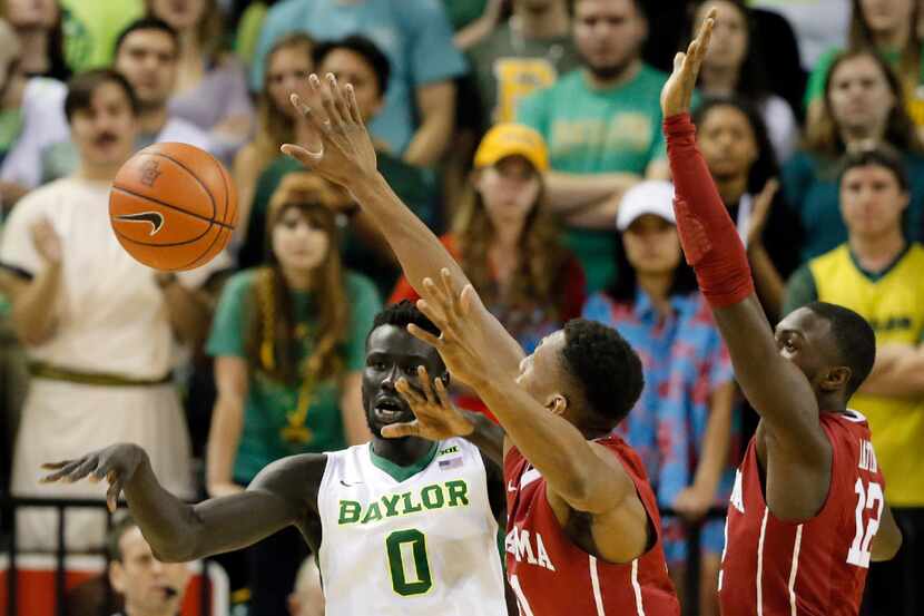 Baylor forward Jo Lual-Acuil Jr. (0) of Australia passes the ball under pressure from...