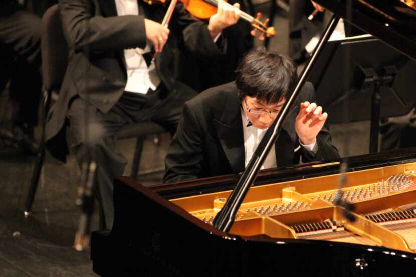 Tomoki Sakata performed Mozart’s Piano Concerto No. 20 in D minor (K. 466) on Friday evening...