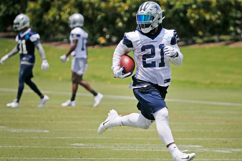 Dallas Cowboys running back Ezekiel Elliott (21) carries the ball into the secondary during...