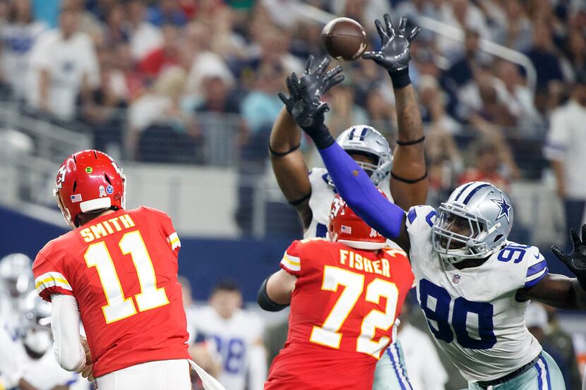 Kansas City Chiefs quarterback Alex Smith (11) gets off a pass under pressure from Dallas...