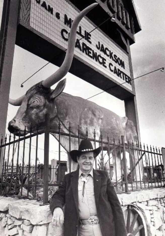 Dewey Groom stands in front of his famous Longhorn Ballroom in 1986