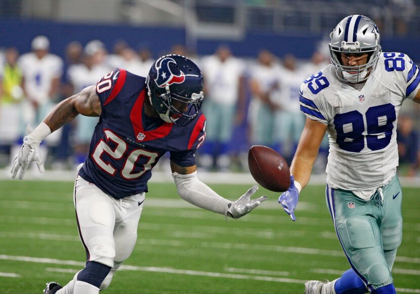 Houston Texans defensive back Antonio Allen (20) intercepts a pass meant for Dallas Cowboys...