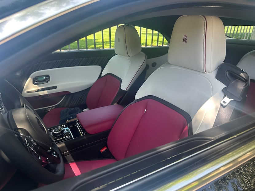 Pink and white interior, swoon.