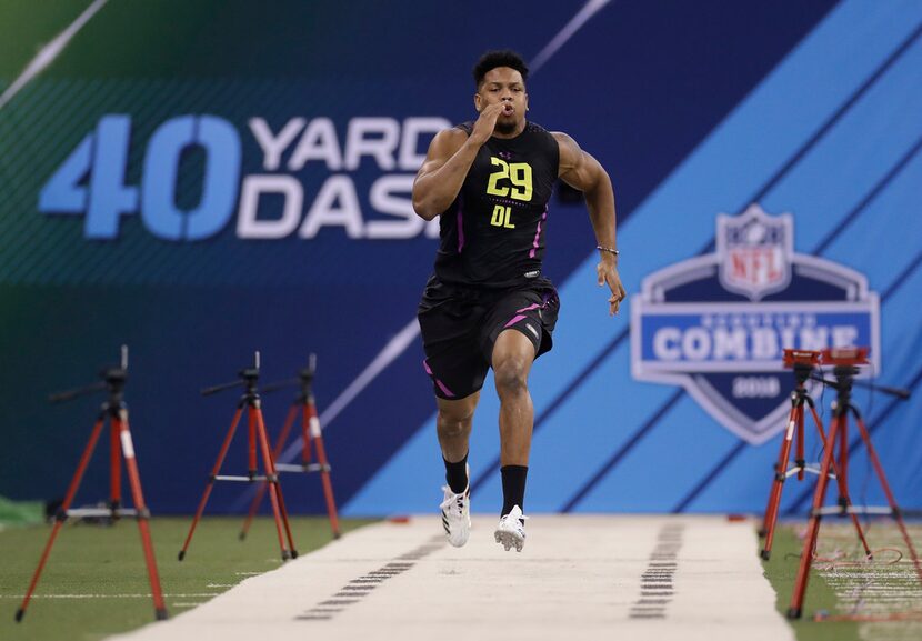 UTSA defensive lineman Marcus Davenport runs the 40-yard dash during the NFL football...