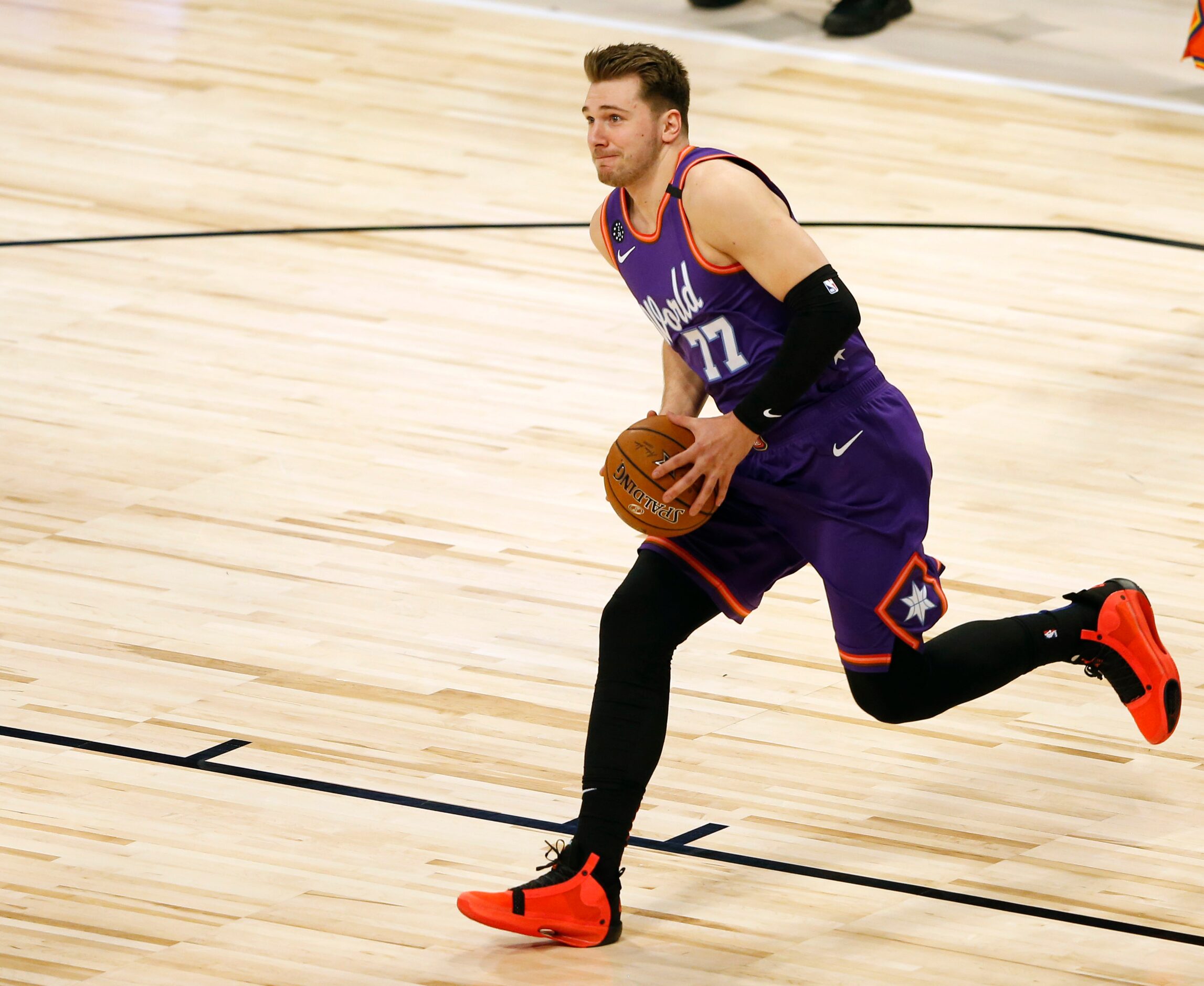 World Team and Dallas Mavericks Luka Doncic (77) goes up for a dunk in a game against USA...