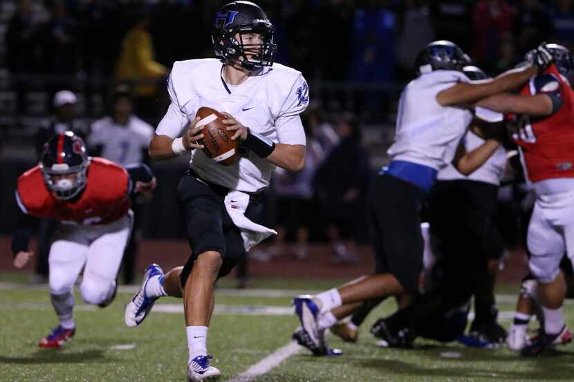 Hebron quarterback Clayton Tune (12) scrambles with the ball in the first quarter during a...