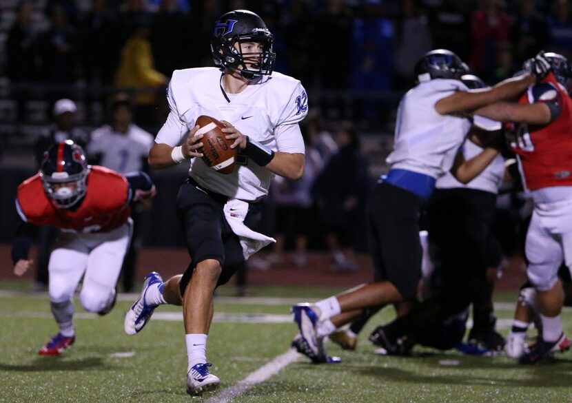 Hebron quarterback Clayton Tune (12) scrambles with the ball in the first quarter during a...