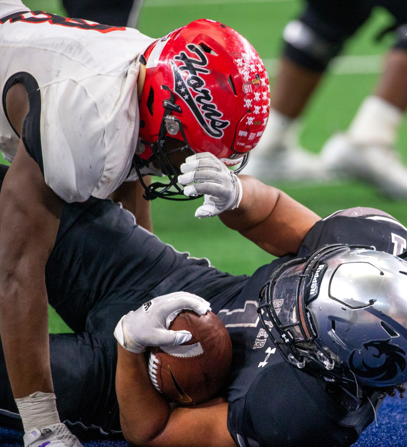 Denton Guyer running back Kaedric Cobbs (right, 1) scores a touchdown in the final minute of...