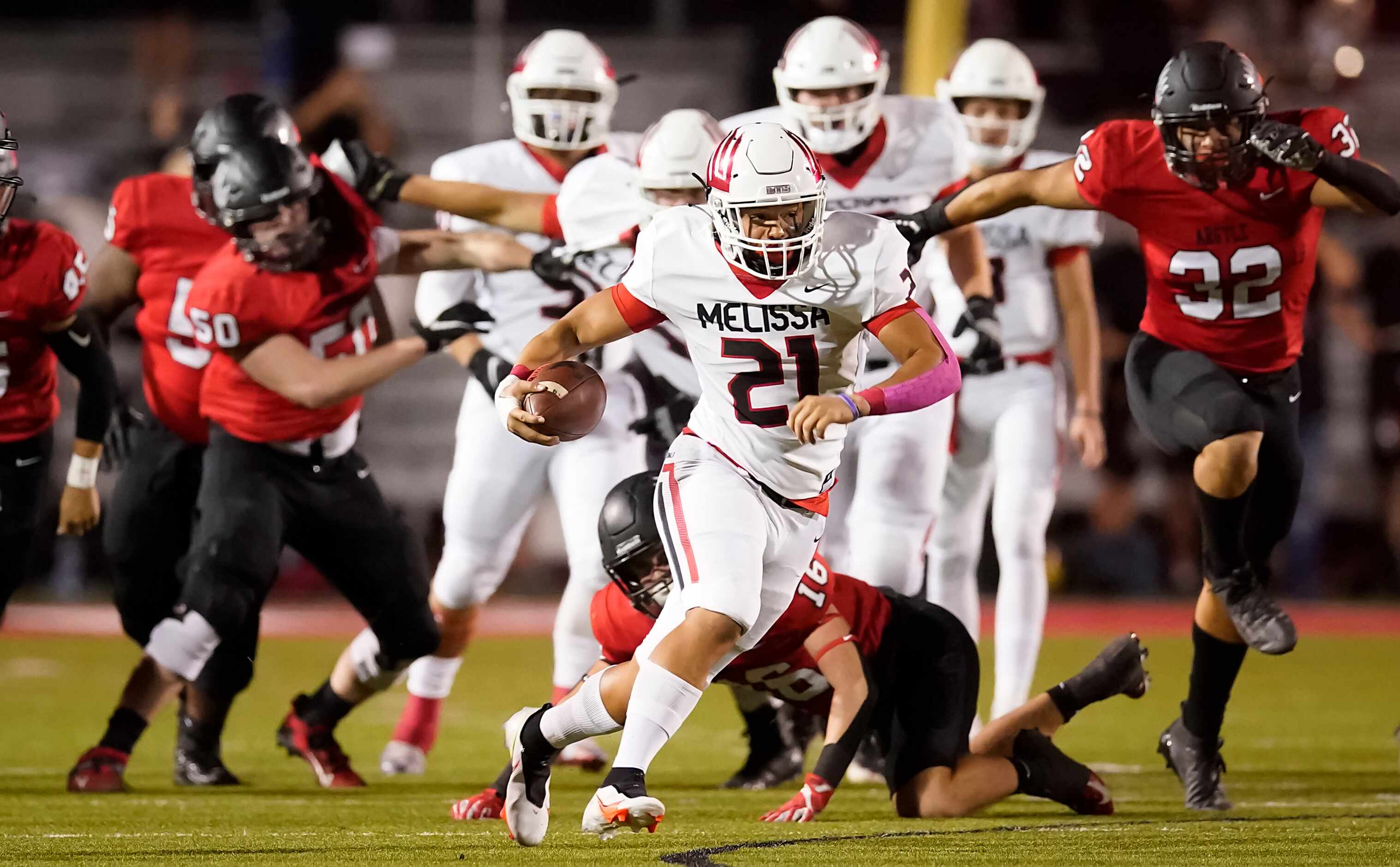 Melissa running back Braeden Smith (21) cuts through the Argyle defense during the first...