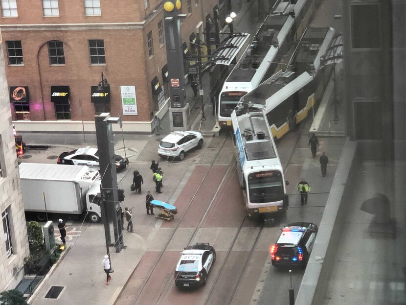 Descarrilamiento de un tren DART en St. Paul Station de Dallas. 