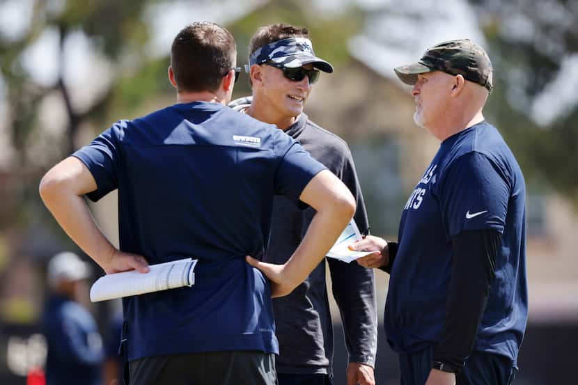 Dallas Cowboys defensive coordinator Dan Quinn (right) confers with quarterbacks coach Doug...