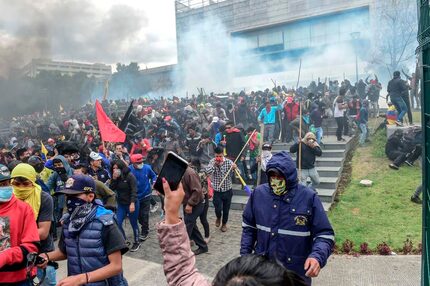 Los indígenas trataron de ingresar a la Asamblea Nacional el 8 de octubre. Estaban apoyados...